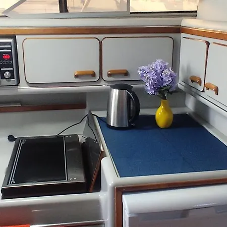 Marina Yatch Hotel en barco Lisboa