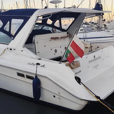 Úszó hotel Marina Yatch