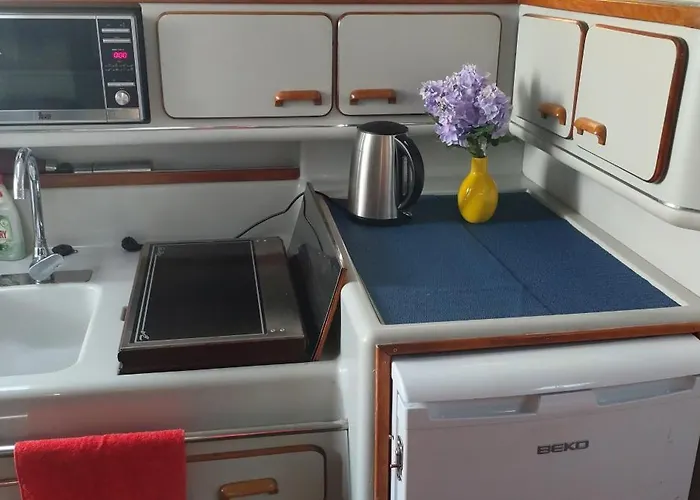 Marina Yatch بوتيل