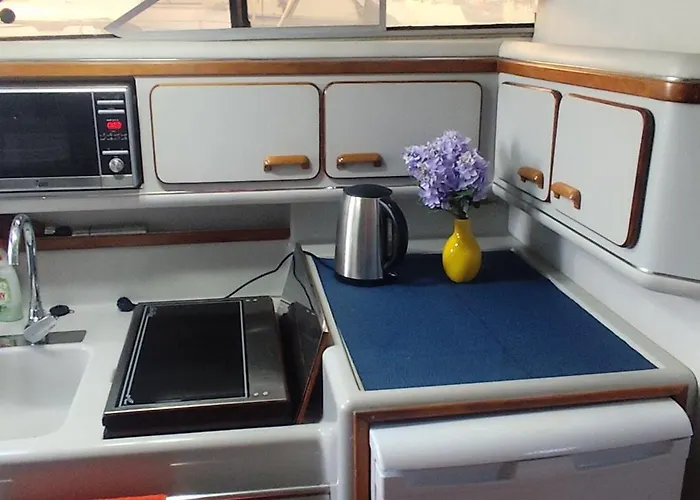 Marina Yatch بوتيل Lisboa