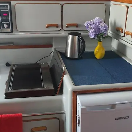 Marina Yatch 보트호텔